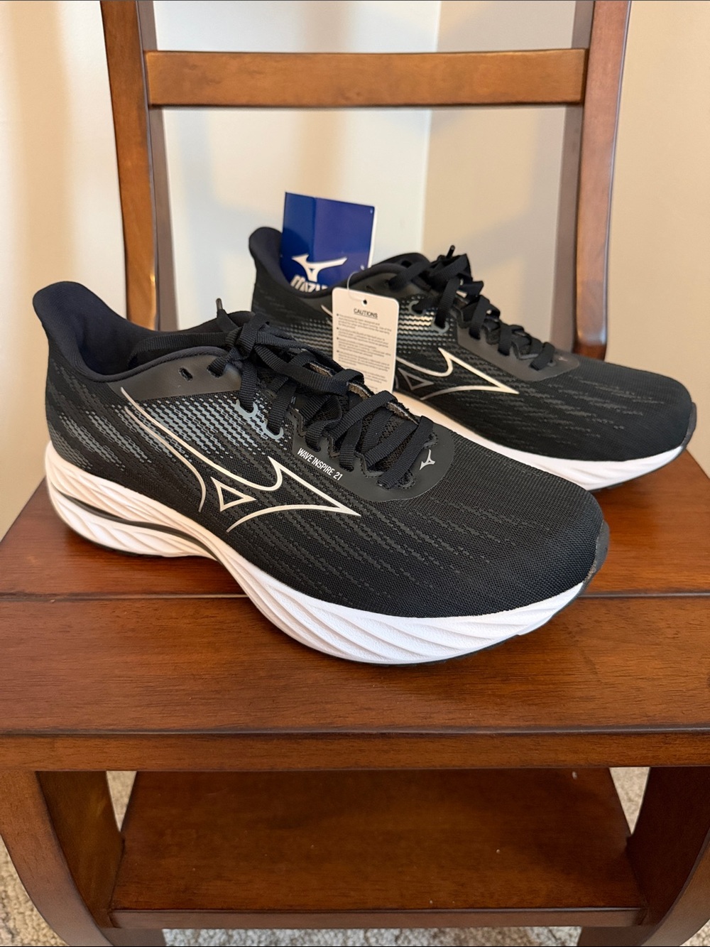Mizuno Black Running Shoes with White Midsole